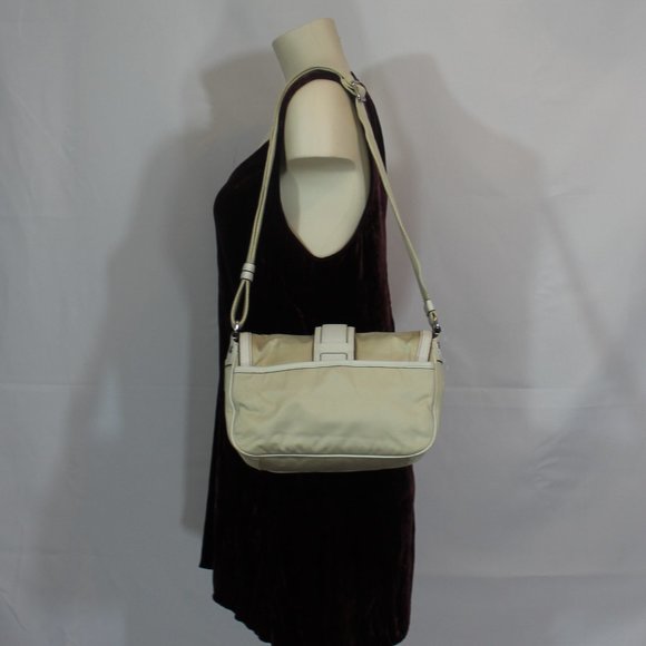 COACH Hampton Beige Cream Red Convertible Signature Purse No:A0769-F10707 - Picture 2 of 13